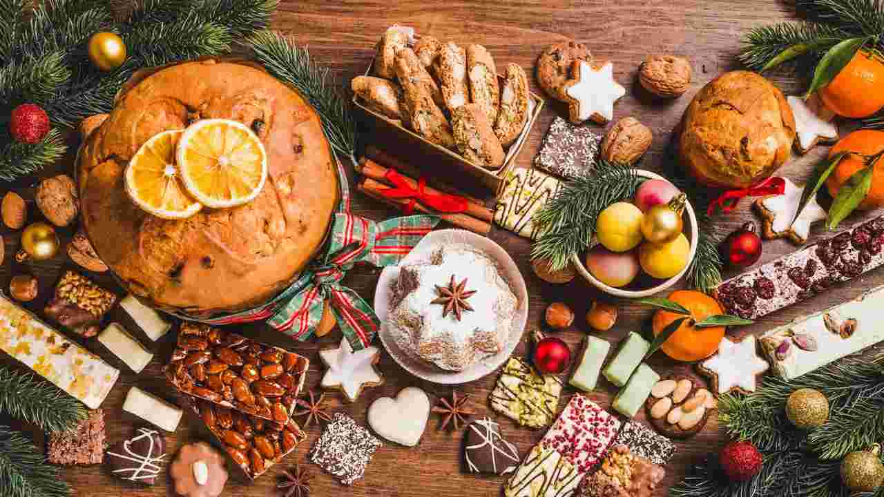 Natale e chili in più: ecco i piatti che ingrassano di più | come evitarli preparando delle leccornie salutari