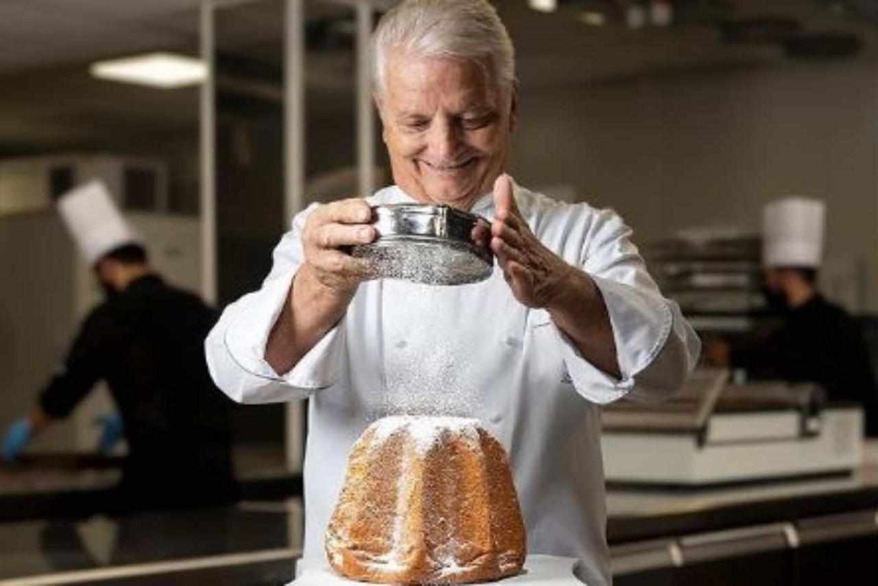 Iginio Massari, pandoro “da capogiro” anche nel prezzo | Infuria la polemica: costa più di una spesa per il pranzo di Natale