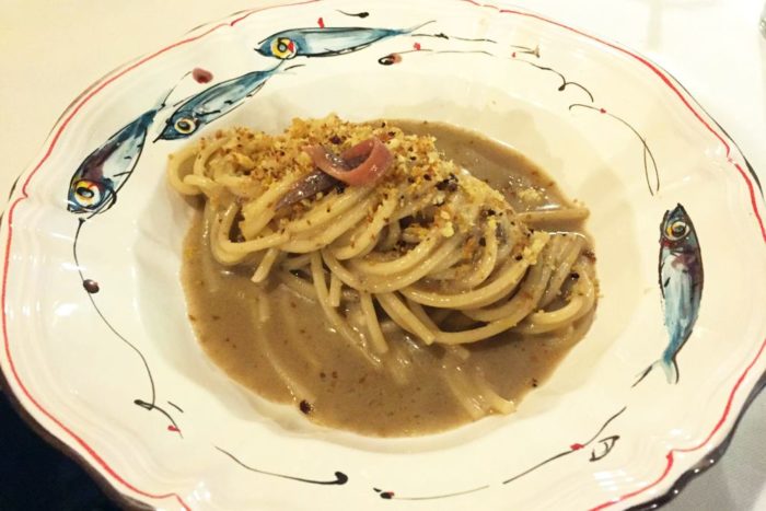 Spaghetti con acciughe e pane fritto - L'Acciuga Osteria - Ravenna