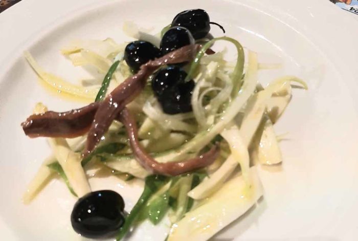 insalata di puntarelle con olive nere e alici del cantabrico | Cà de Vèn di Ravenna