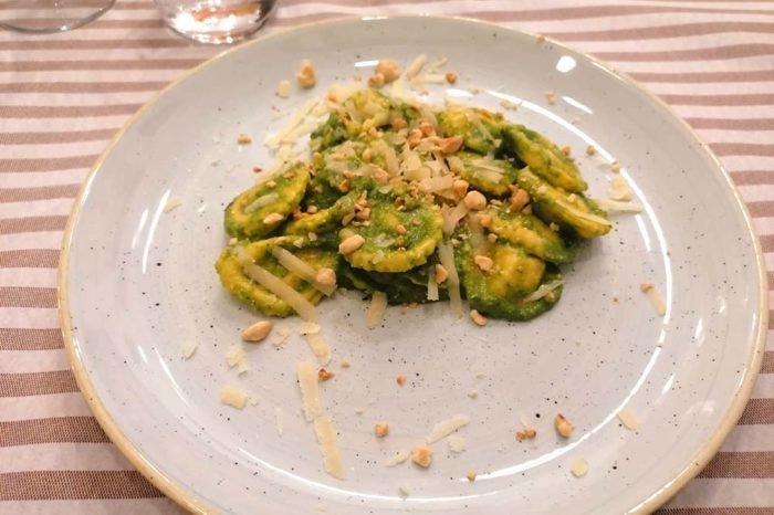 Ravioli al ciauscolo e ricotta, con spinaci, nocciole e parmigiano Madama Dorè Novafeltria